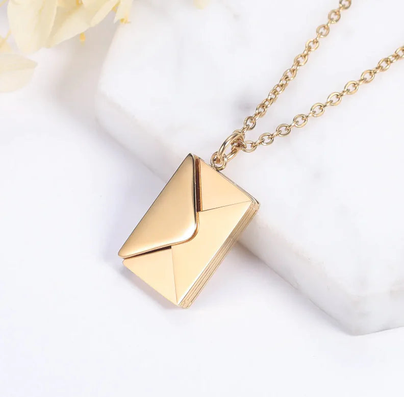 Envelope Necklace Main image