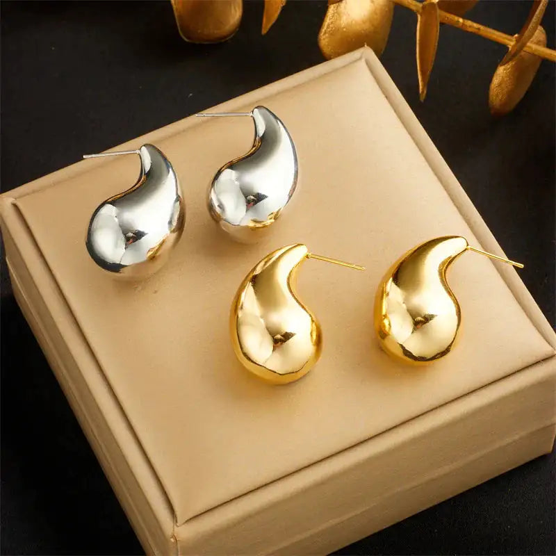 Tear Drop Necklace Secondary image