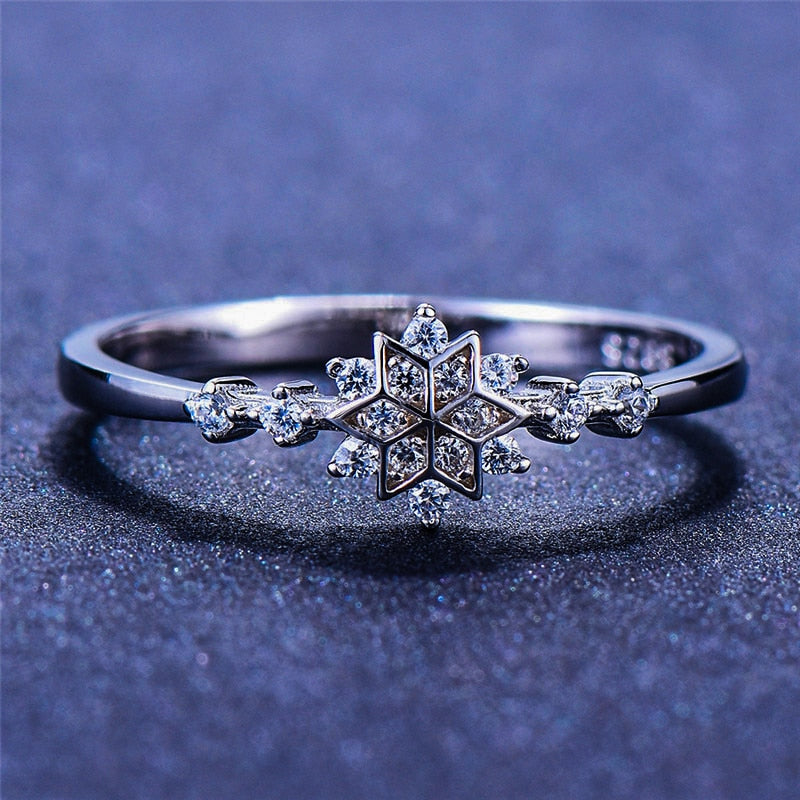 Luxury Snowflake Ring Main image