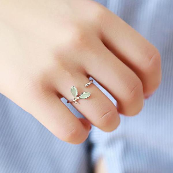 opal ring Main image