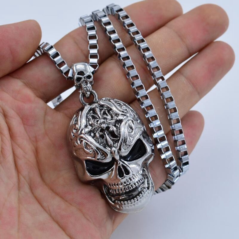 Evil Skull Necklace Main image