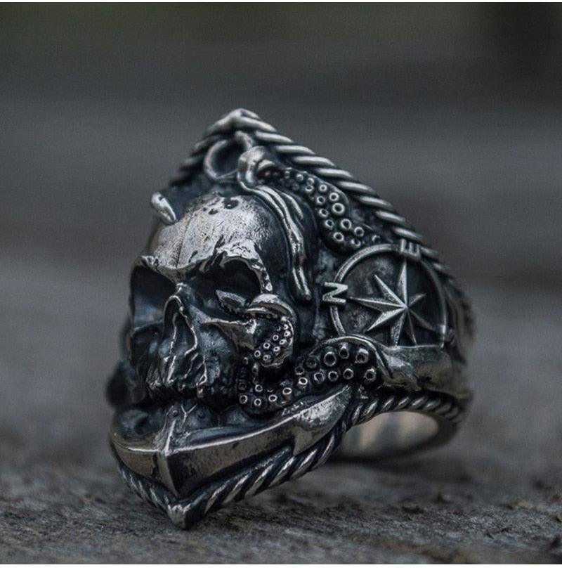 Gothic Pirate Skull Ring Secondary image