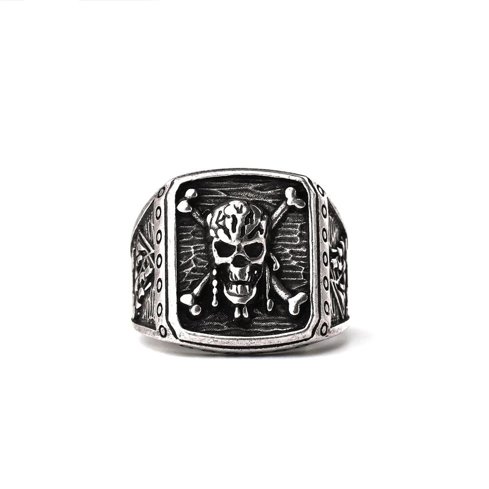 Pirate Captain Skull Ring Secondary image